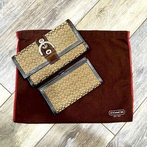 Coach Monogram Signature Wallet & Checkbook Holder EUC brown VINTAGE DUSTBAG🪷